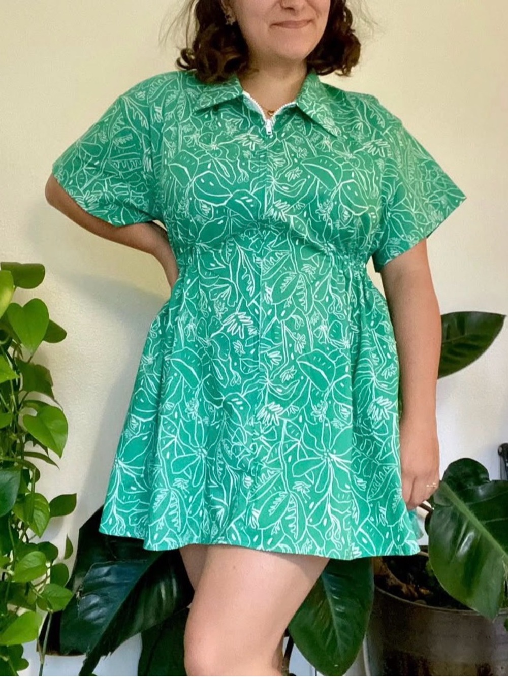 Green Floral Print Short Dress - Picture 2 of 4